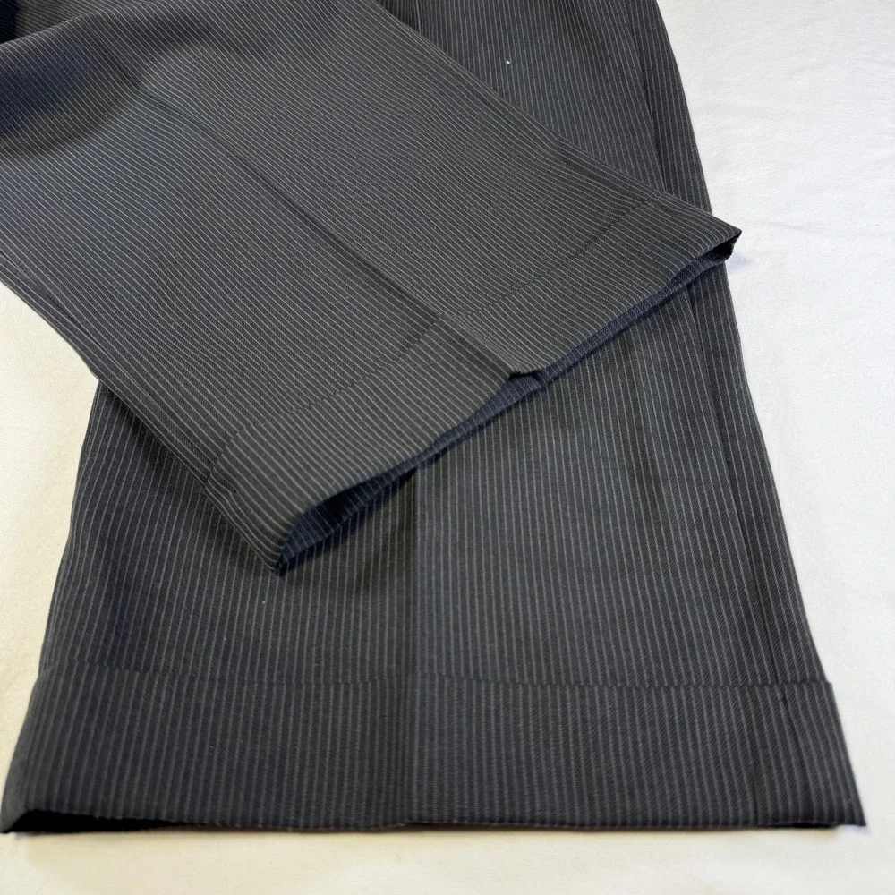 Jones New York 2 Piece Suit Men's Size 42L Pants 36X33 Gray Pinstriped 100% Wool